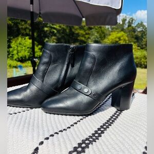 Easy Spirit Black Leather Ankle Boots